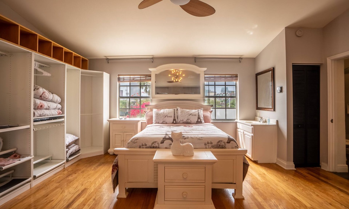Channel District House | ☆Spacious & Unique☆ Luxury Estate in ♥ of Downtown