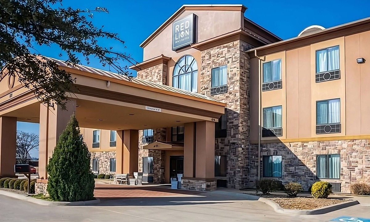 Mineral Wells Hotel | Spacious Unit for Business Travel, Free Breakfast, Free Parking, Free Wifi