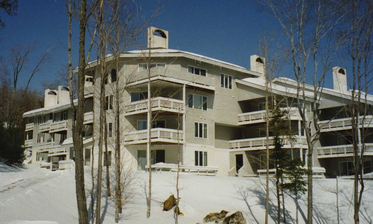 Warren Condo | Spacious updated condo close to the slopes (Paradise condo)