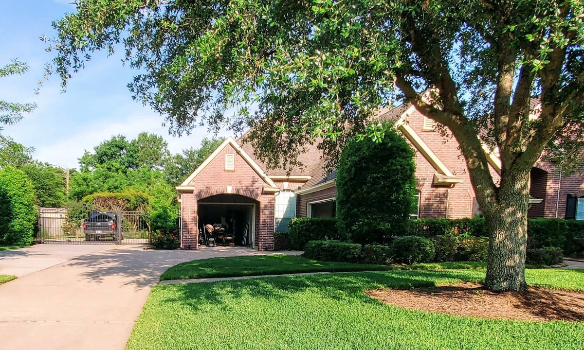 Cypress House | Spacious Upscale 5-room house 1 ACRE Pet Friendly in Cypress