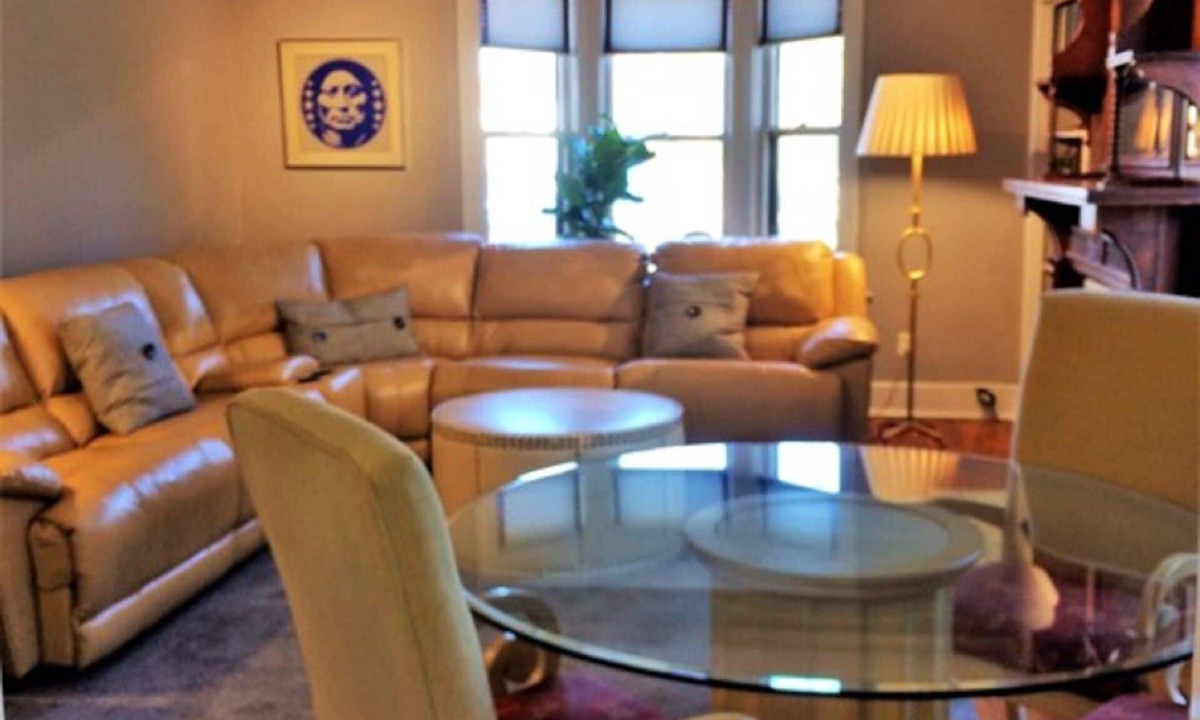 Midtown Apartment | Spacious Upstairs Apartment in Historic Home Great for Long Stay
