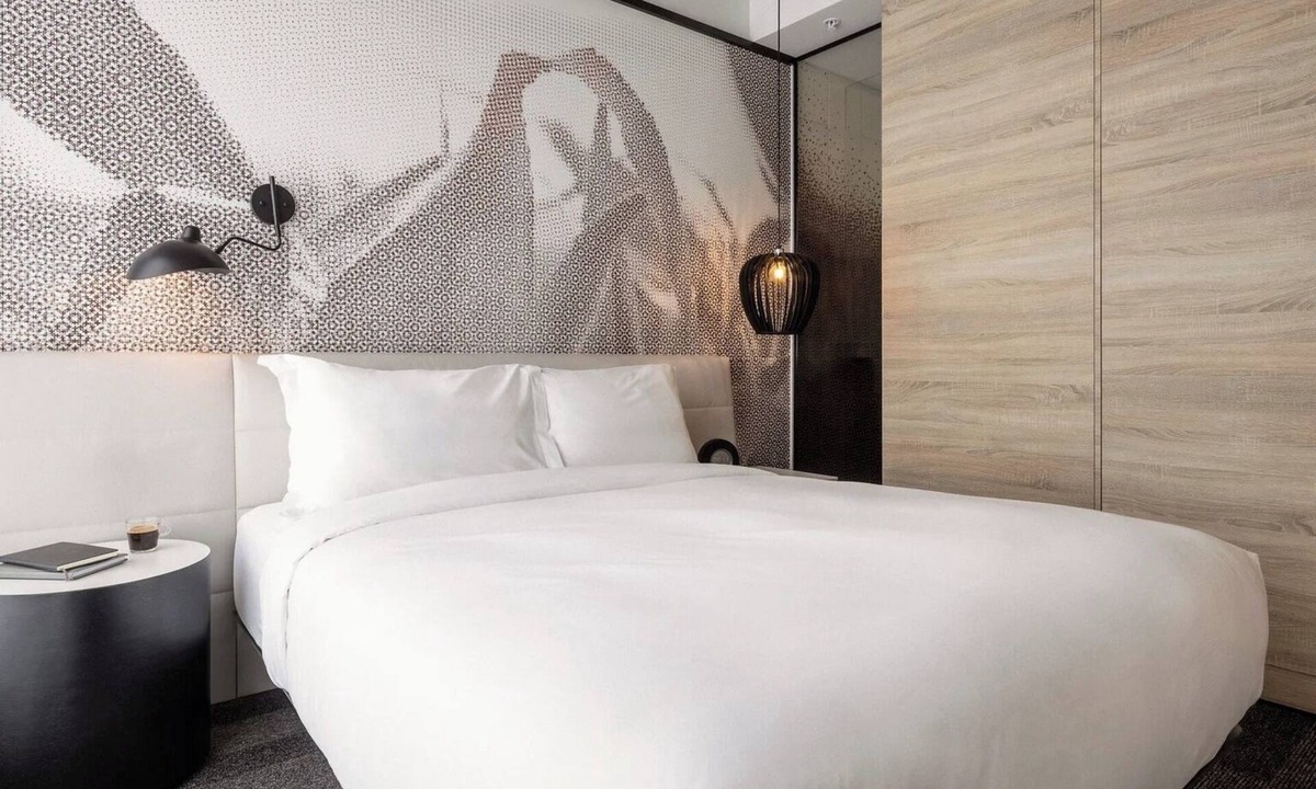Brossard Hotel | Spacious Urban Retreat Near Quartier DIX30 – Steps from Shops & Dining | 4 Units