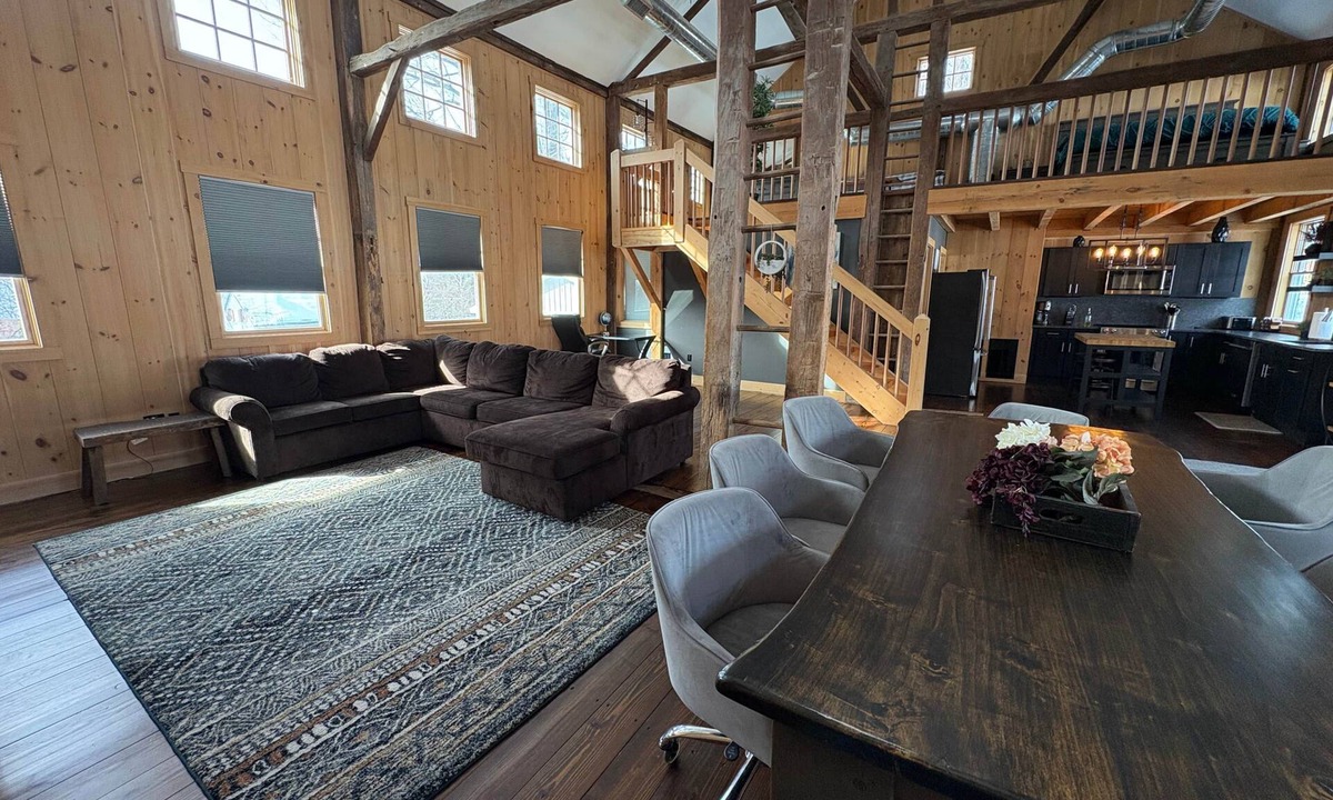 Springtown House | Spacious Barn House experience!