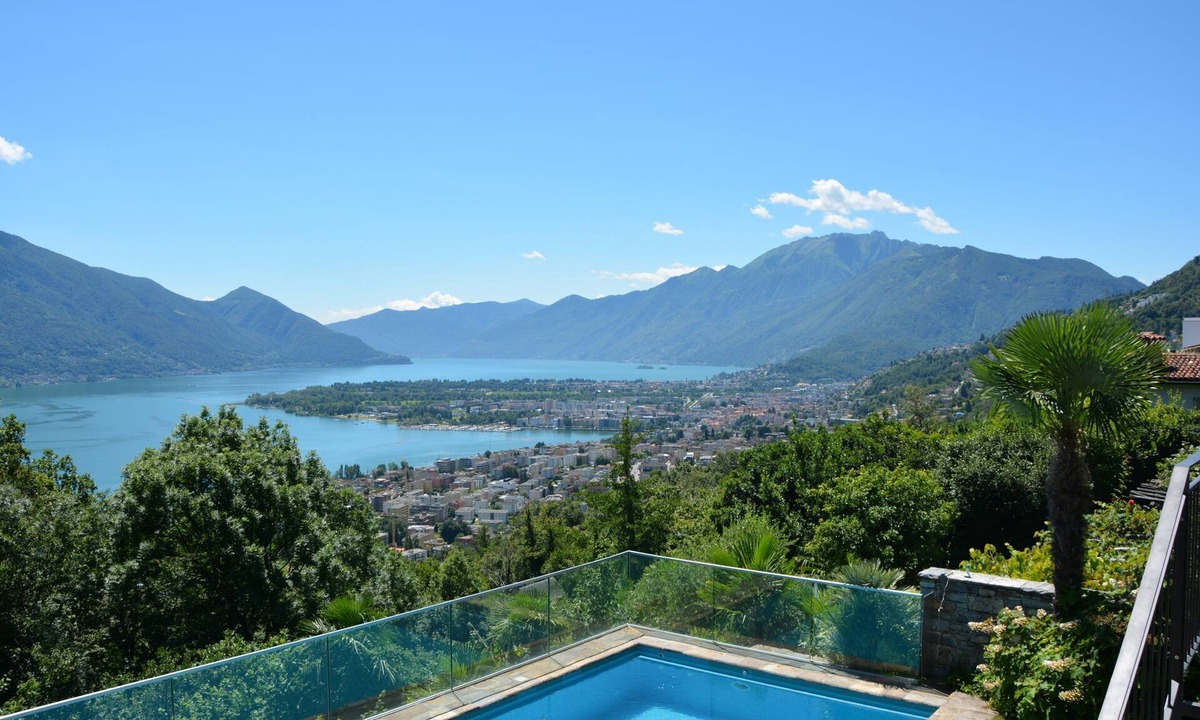 Minusio House | Spacious vacation complex for 6+ people with swimming pool overlooking Lake M