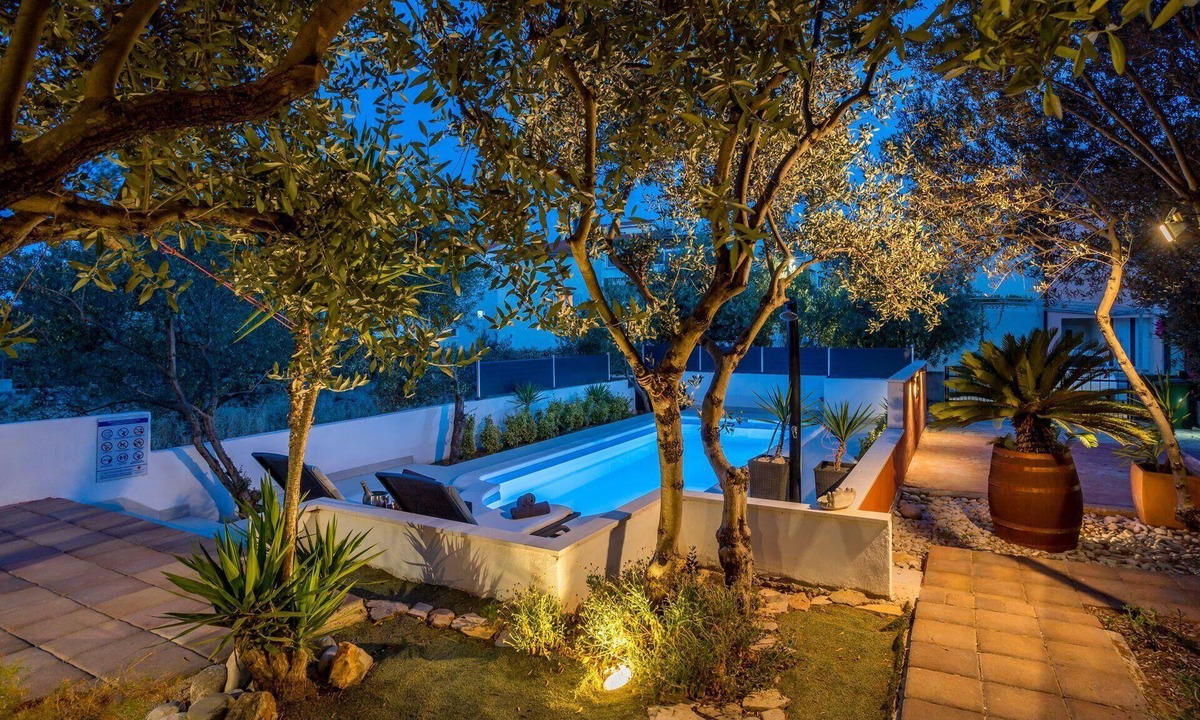 Stari Grad House | Spacious vacation home with terrace and garden