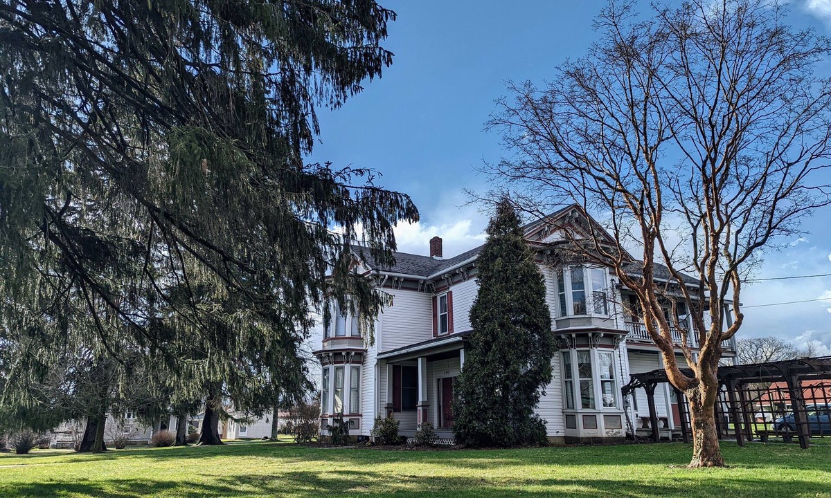 Salisbury Apartment | Spacious Victorian Home 2nd floor apartment