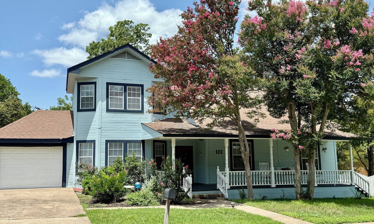 Pflugerville House | Spacious Victorian w/Game Room & Hot Tub