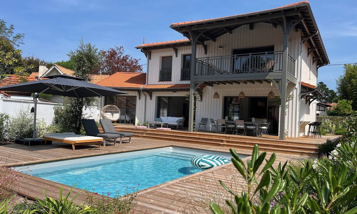 Andernos-les-Bains Ski Chalet | Spacious Villa under the pines andpool