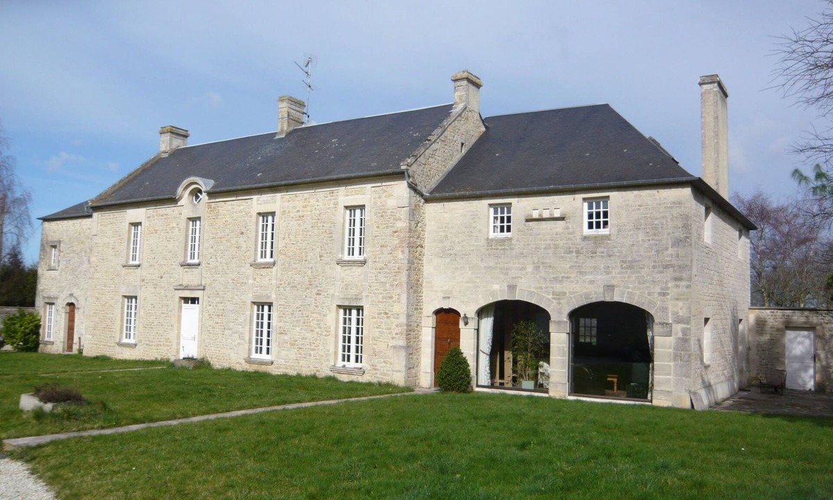 Vaux-sur-Seulles Villa | Spacious villa in the Normandy with garden