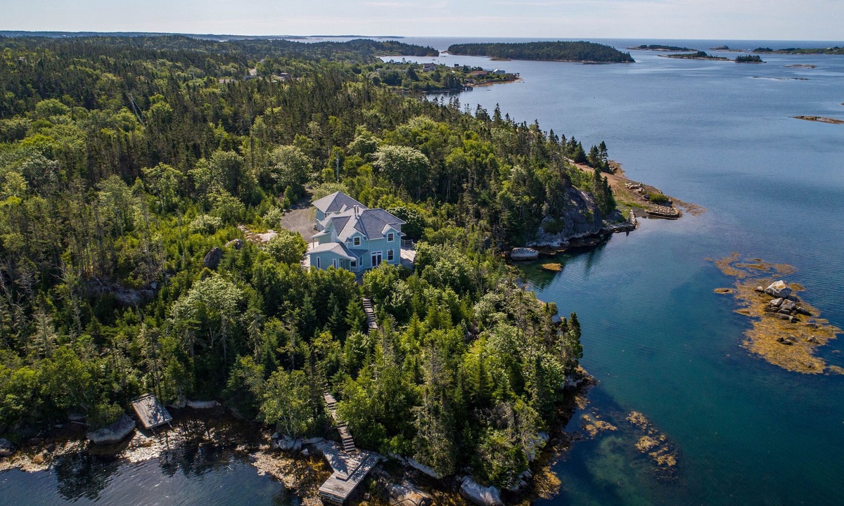 Halifax County Villa | Spacious villa by the sea