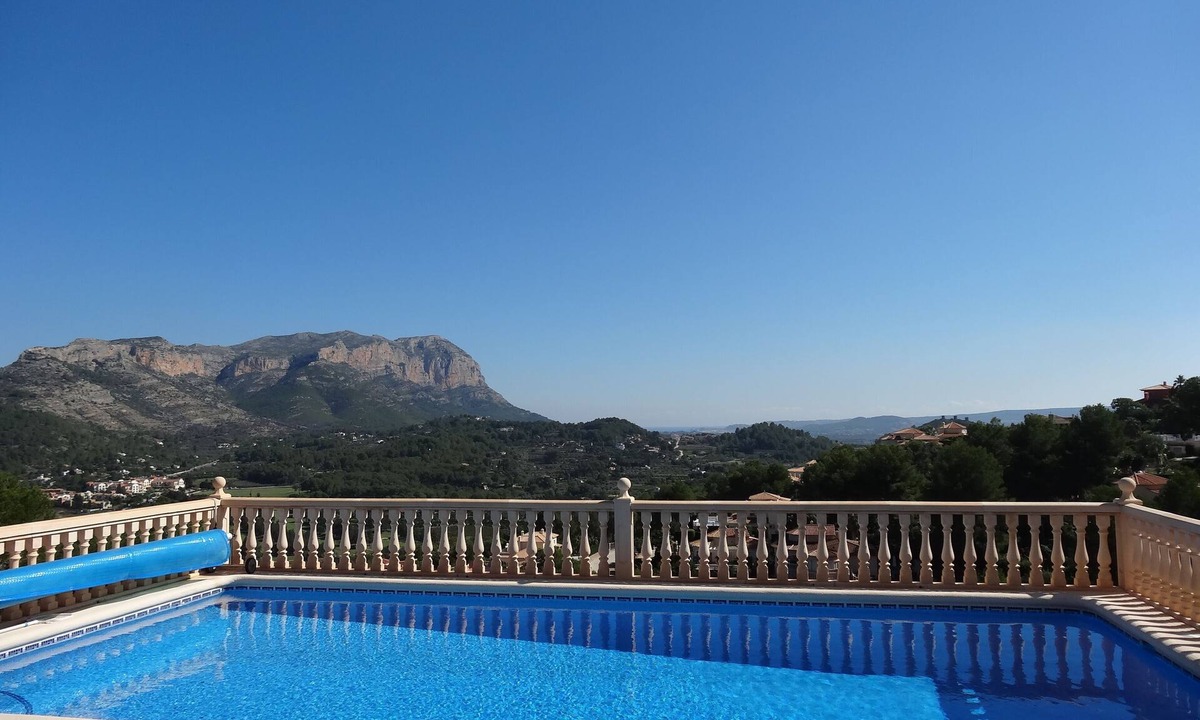 Pedreguer Villa | Spacious villa, close to Denia, Pool 10m x 5m, great views, A/C, fast wifi 500mb