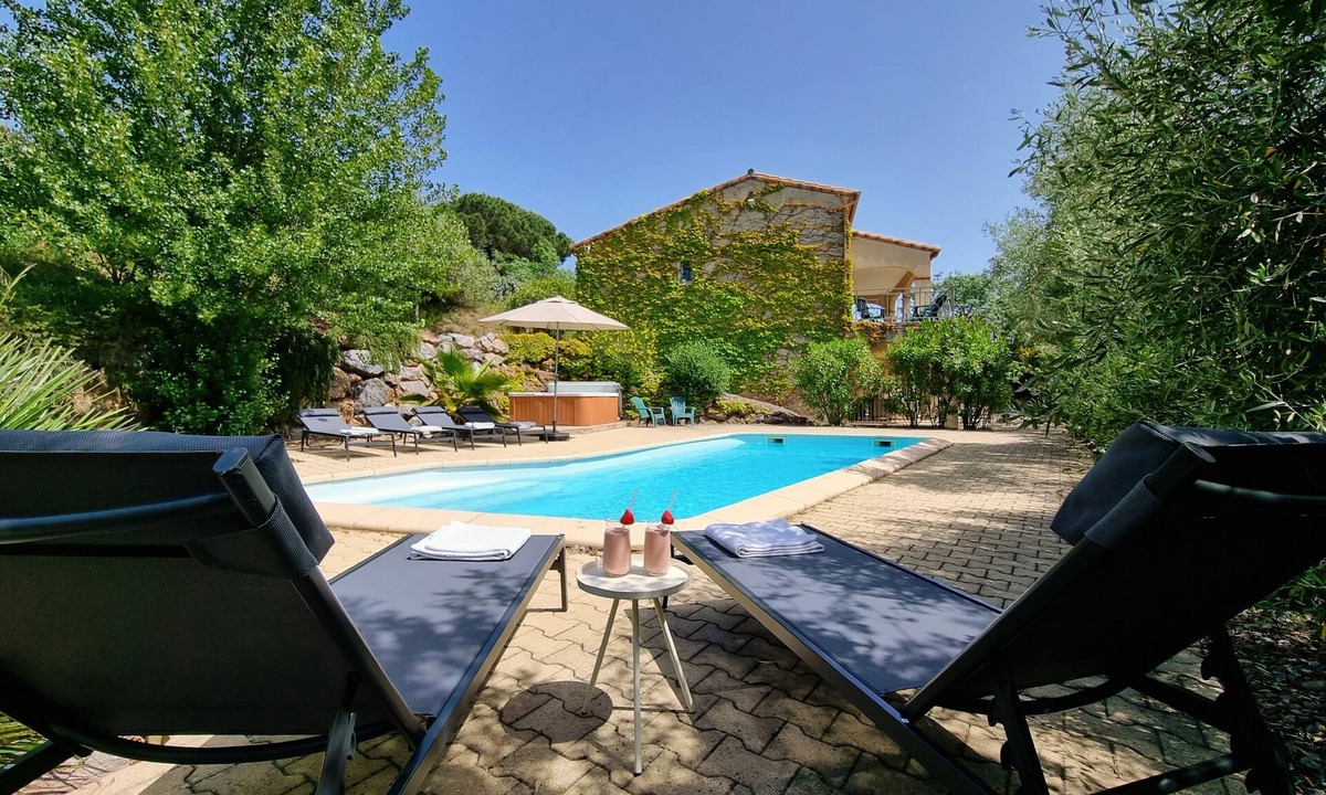 Caunes-Minervois Villa | Spacious villa with private pool in Caunes