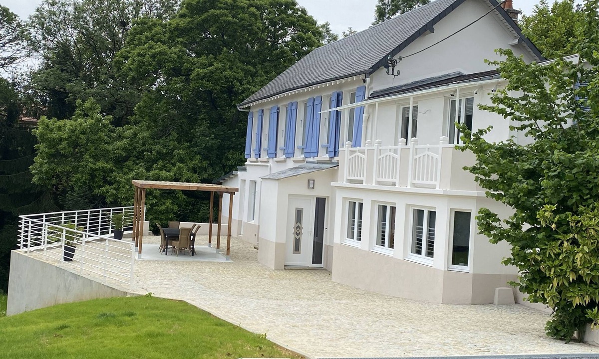 Sedan Villa | Spacious villa in a green setting