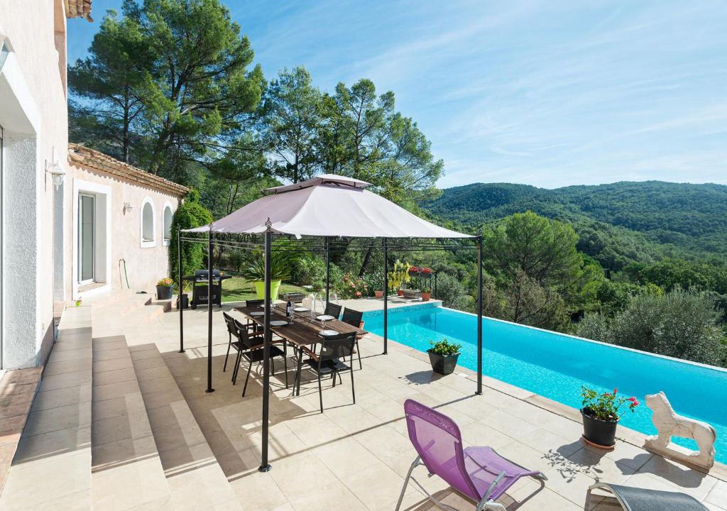 Bargemon Villa | Spacious Villa in Bargemon with Swimming Pool