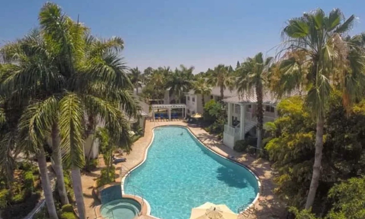 Bayshore Gardens Villa | Spacious Villa in IMG