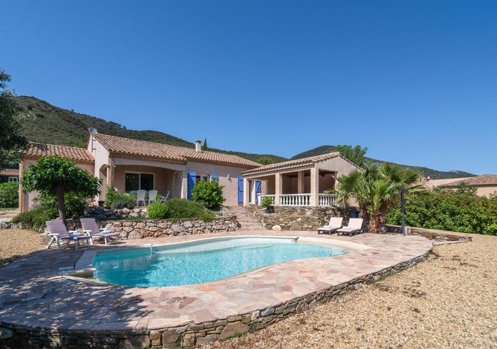 Roquebrun Villa | Spacious Villa in Roquebrun with Swimming Pool