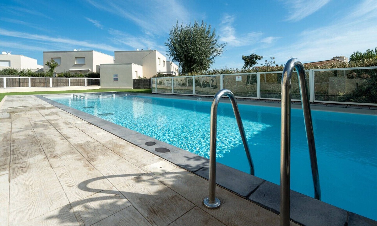 Serignan Villa | Spacious Villa Near Valras Beach