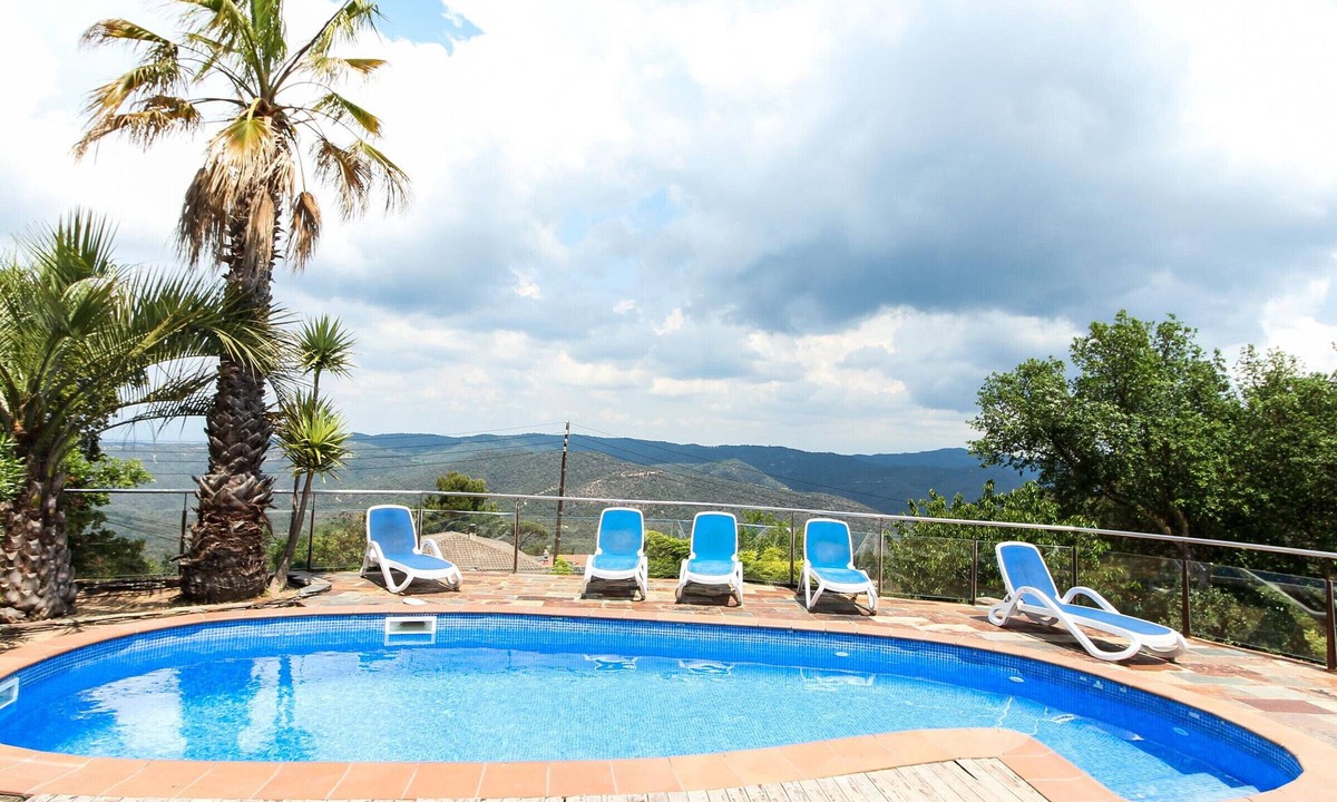 Lloret de Mar Cottage | Spacious villa with private pool, parking, and air conditioning
