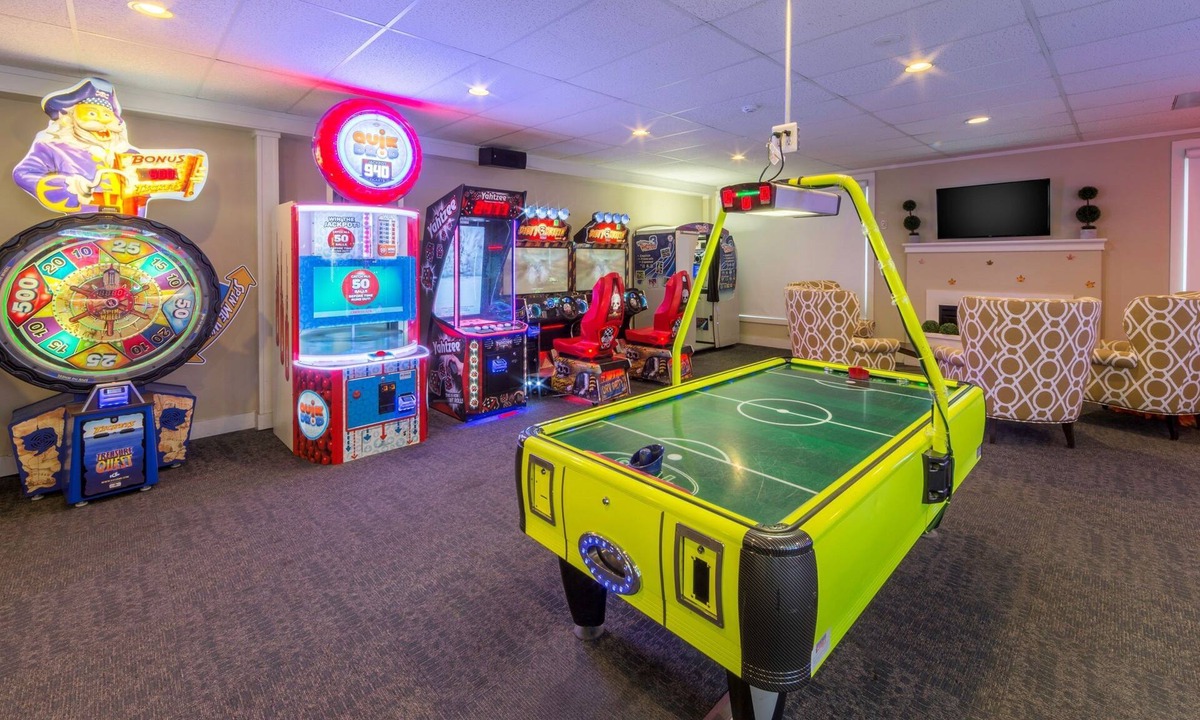 South Lee Villa | Spacious Villa with Access to Various Amenities!