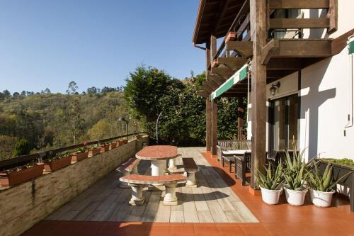 Isuskitza House | Spacious Villa with Pool Plentzia Bilbao Area