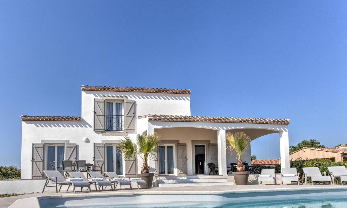Aigne Villa | Spacious villa with pool and panoramic views