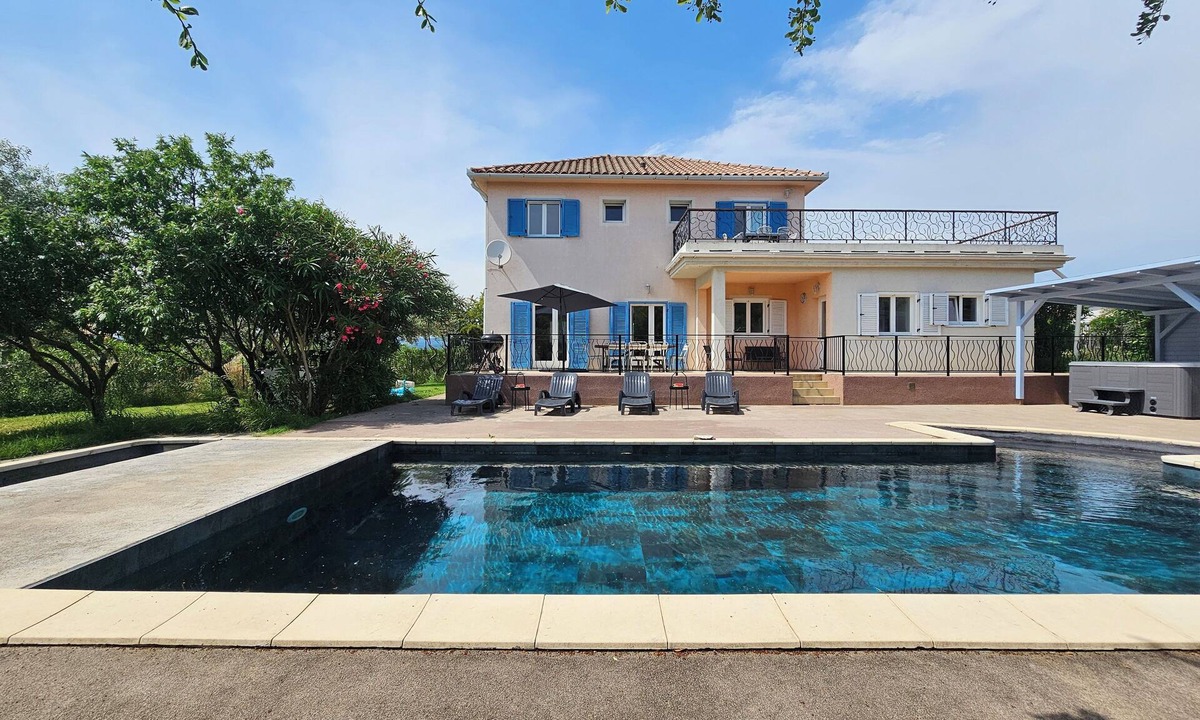 Oupia Villa | Spacious villa with private pool and hot tub