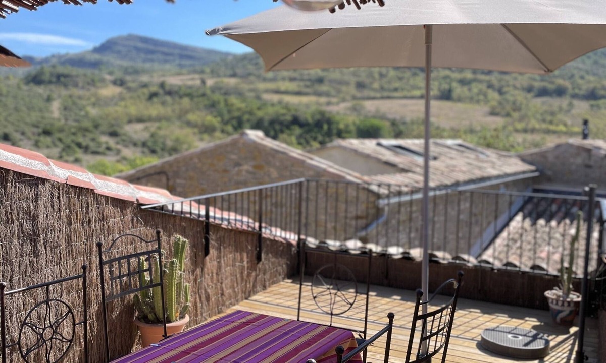 Taurize Cottage | spacious village house with panoramic terrace