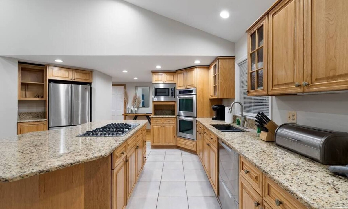 Town of Ramapo House | Spacious w/ Huge Yard, Pool, Fire Pit and Billiards