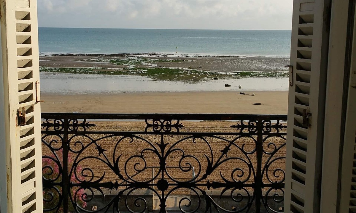 Saint-Regnobert-de-la-Cote-de-Nacre House | Spacious waterfront 19th-century house