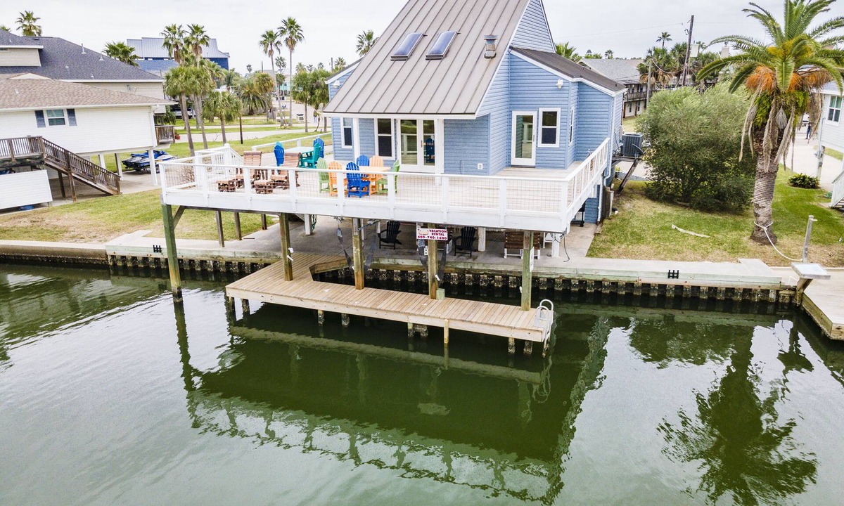 Jamaica Beach House | Spacious waterfront home on main canal.