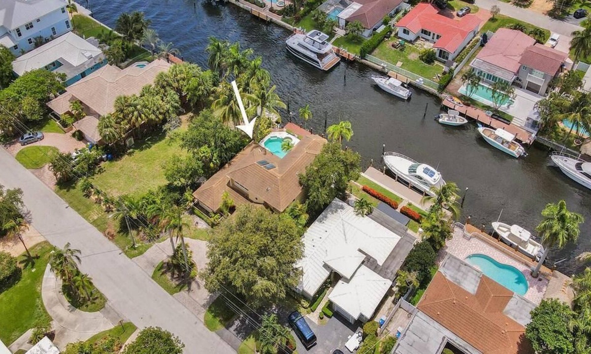 Pompano Isles House | Spacious Waterfront Pool Home - 11 min to beach
