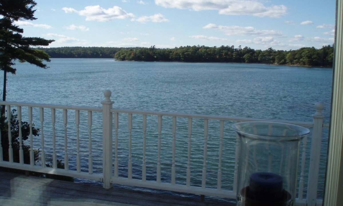 Freeport House | Spacious waterfront home on Casco Bay