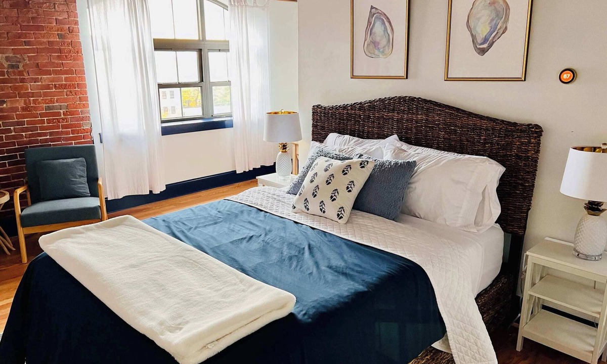 West End Apartment | Spacious West End Penthouse | Great for Groups