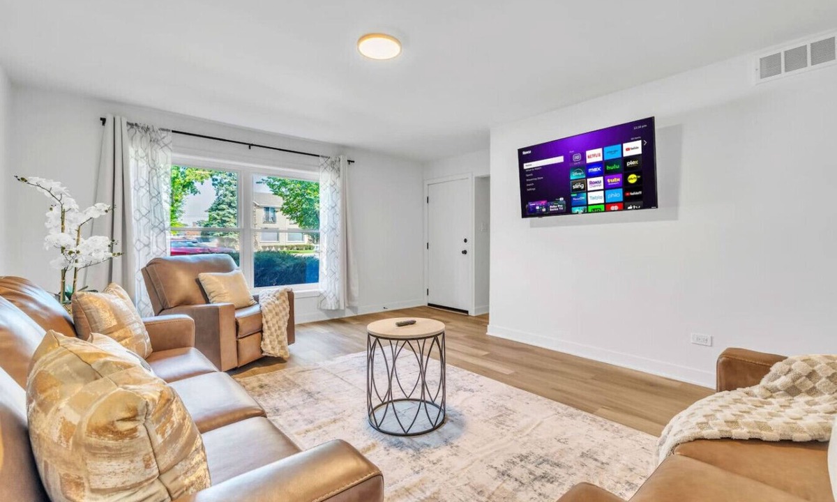 Westchester Apartment | Spacious Westchester Duplex for Group & Family