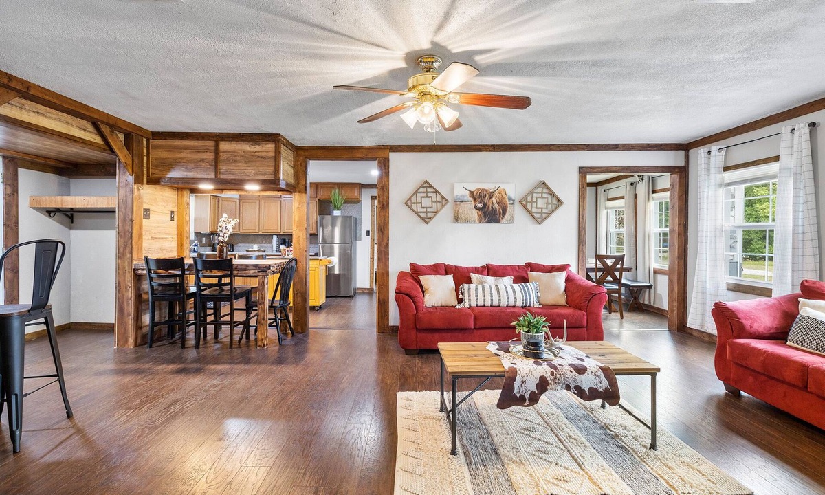 Southeast Houston House | Spacious Western Home Fire Pit 10 Guests Near NRG