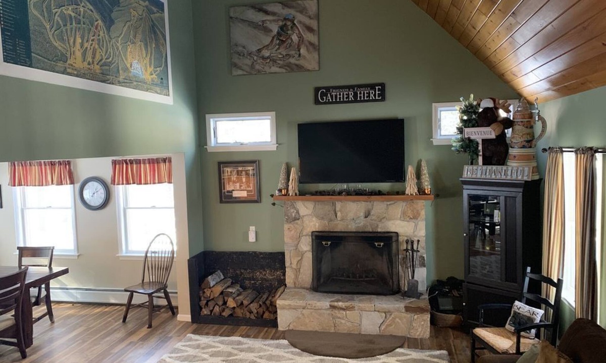 Bartlett House | Spacious White Mountain Home: Ski, shop & sit by a roaring fire