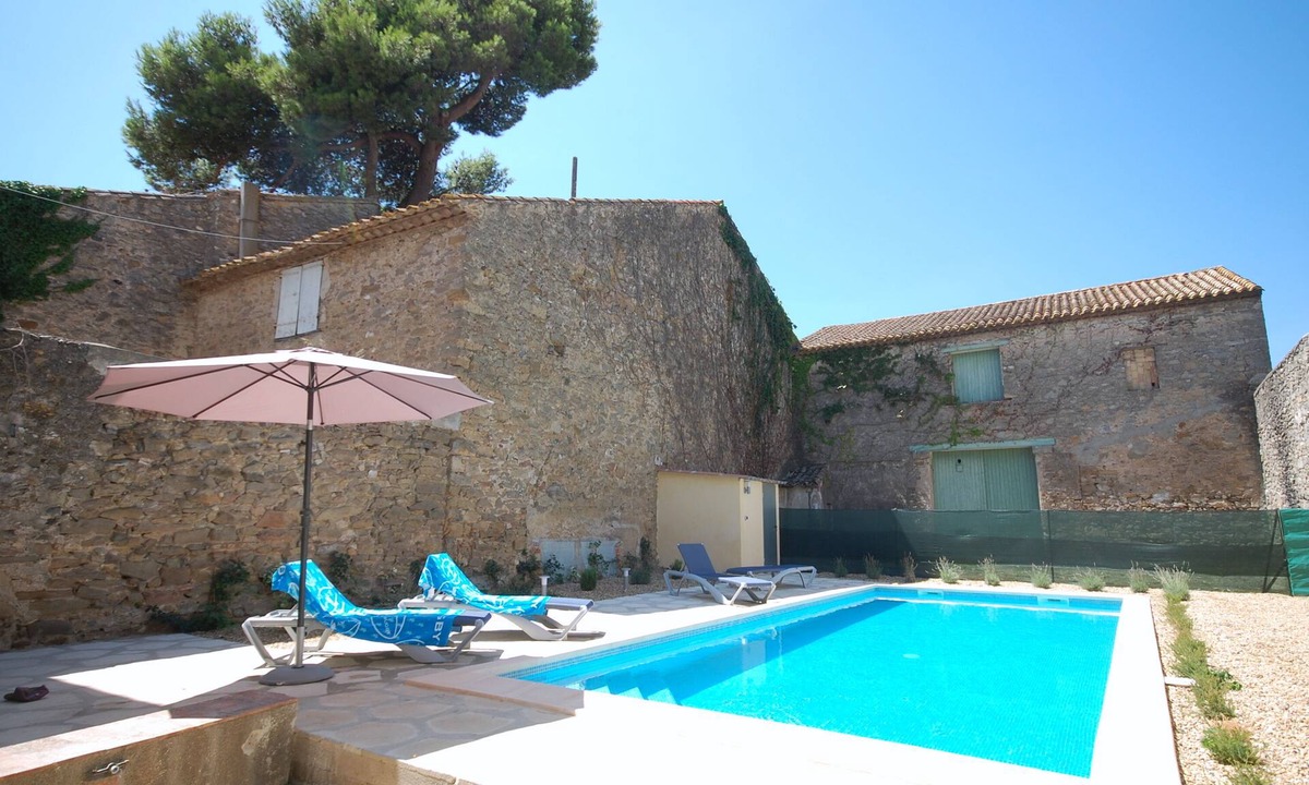 Ginestas House | Spacious Wine Country House.Shops & Restaurants 5 mins Walk. Heated Private Pool