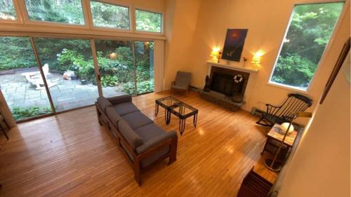 Woods Hole House | Spacious Woods Hole Beach Retreat