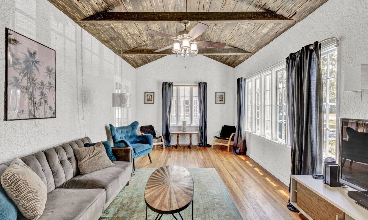 Kingston House | Spanish Beach Bungalow MainHouse