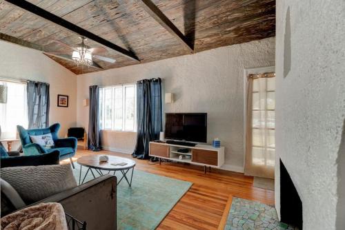 Kingston House | Spanish Beach Bungalow MainHouse