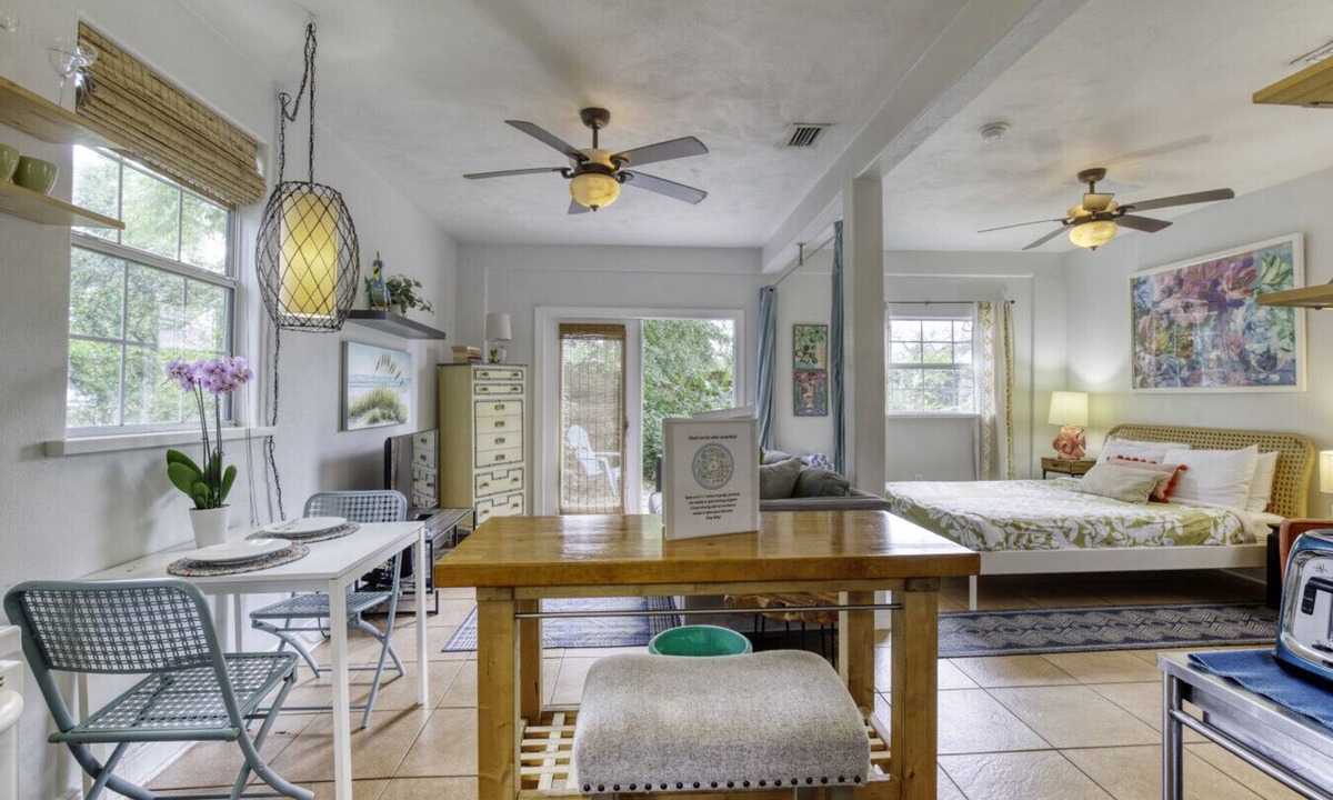 Kingston House | Spanish Bungalow Guest House