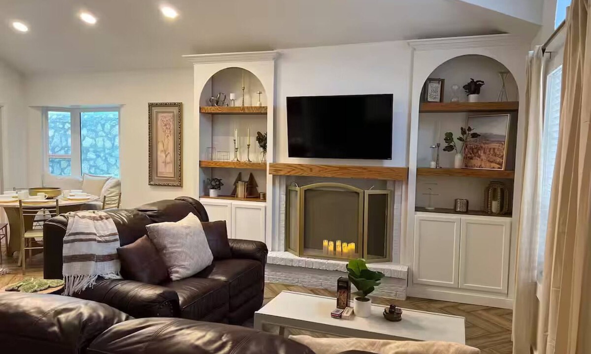 Northeast El Paso House | Spanish Cottage. Ft Bliss. Petsnn