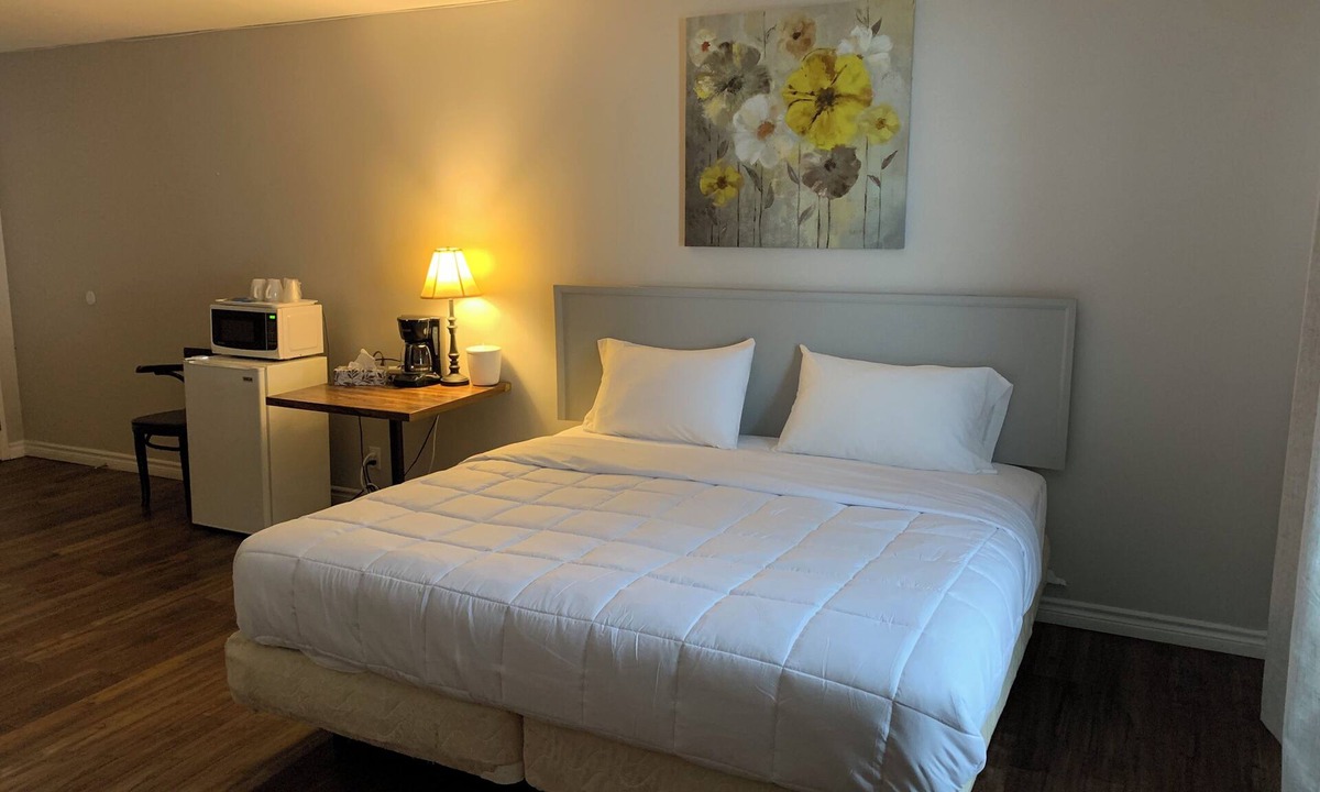 Spanish Hotel | Spanish River Inn