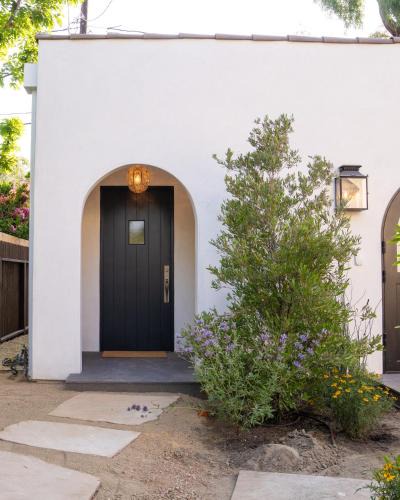 Burbank House | Spanish-style garden Bungalow