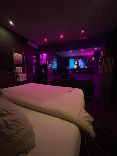 Gonesse Apartment | spapurple95 Suite romantique avec jacuzzi privatif