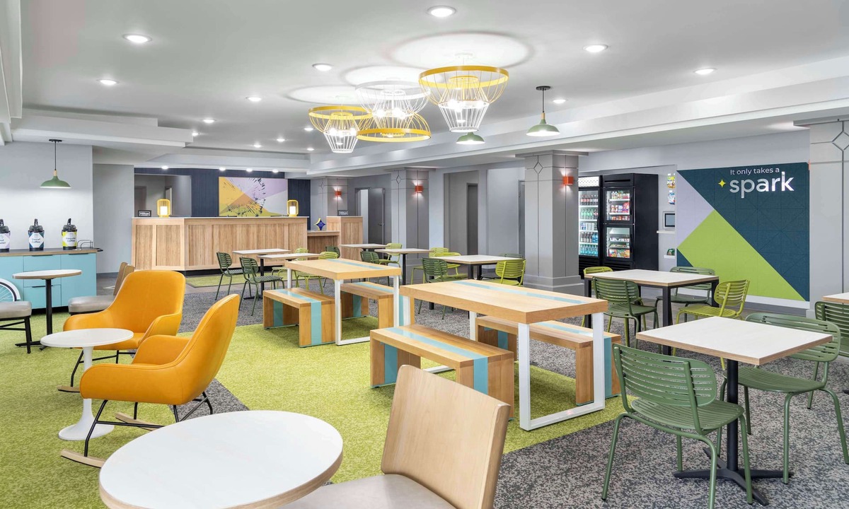 Lansing Hotel | Spark by Hilton Lansing