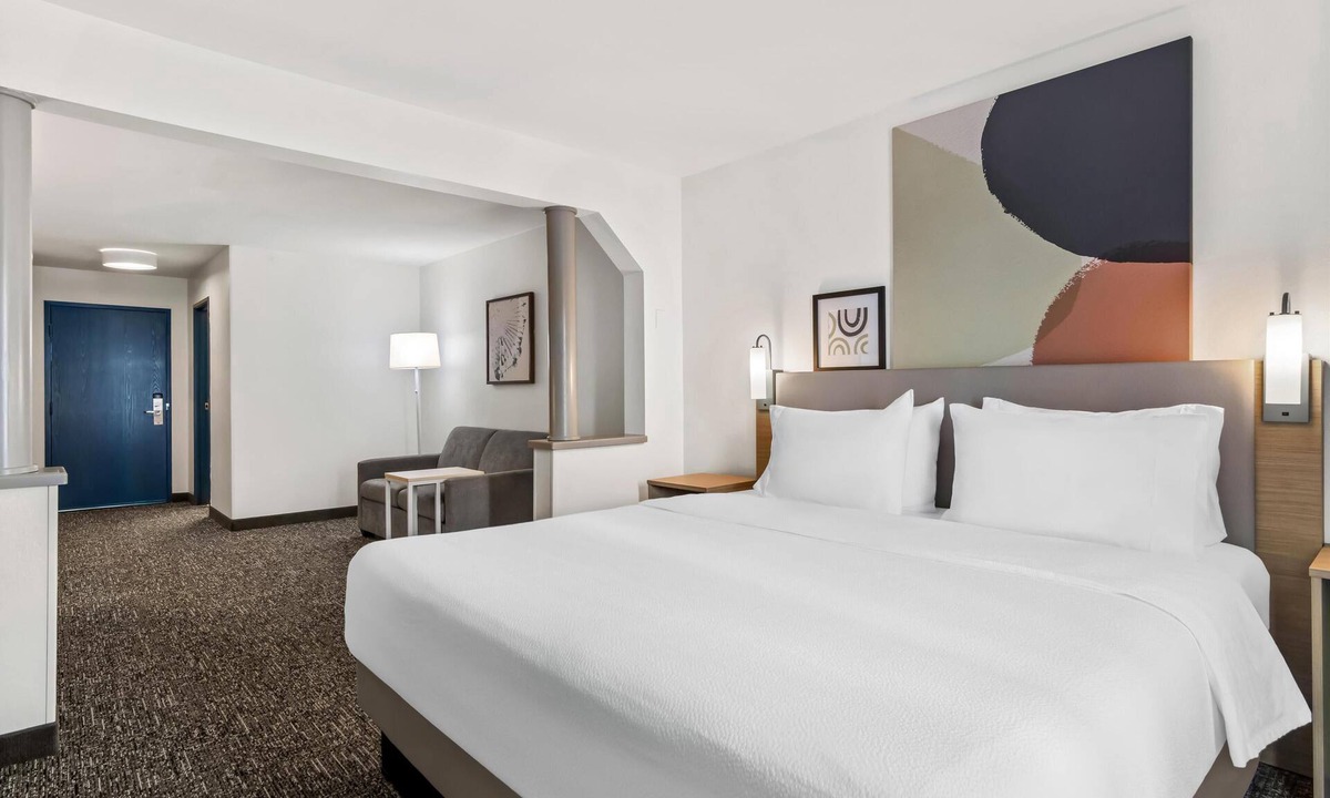 Merrillville Hotel | Spark by Hilton Merrillville