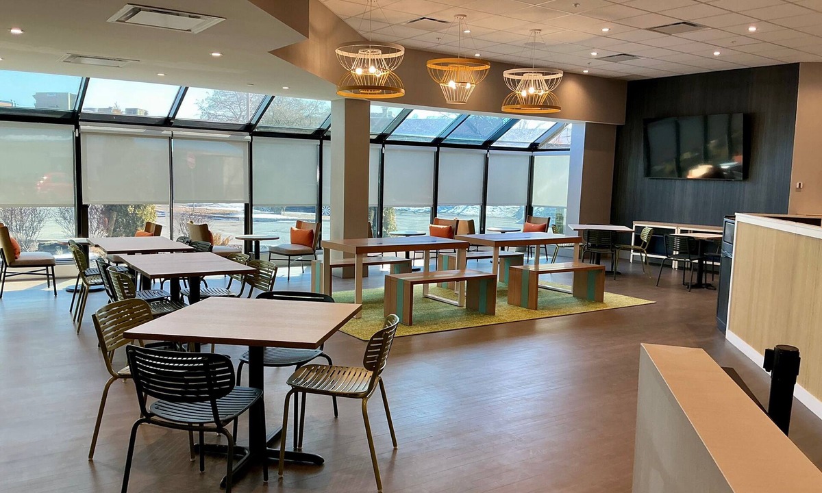 Brossard Hotel | Spark by Hilton Montreal Brossard