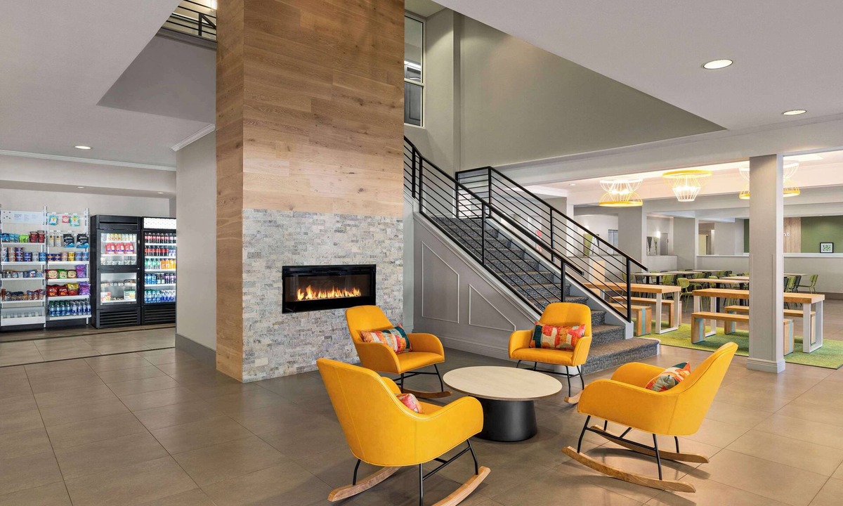Florida Center Hotel | Spark by Hilton Orlando Universal Blvd