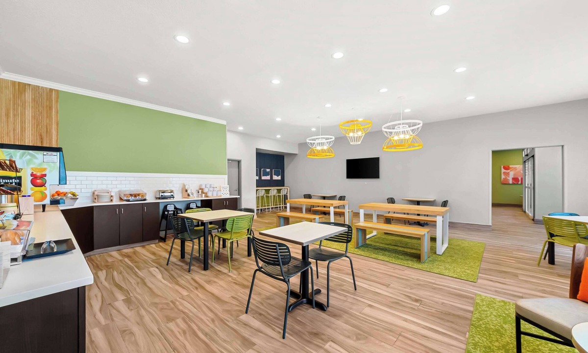 Selma Hotel | Spark by Hilton Selma